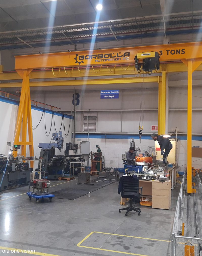 The 3 t gantry in service over the mould repair bay.